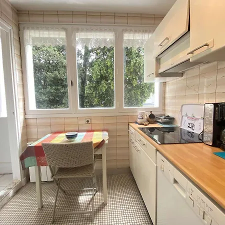 Calme Et Verdoyant: 2 Pieces, Terrasse, Parking, Proche Et Commerces - Fr-1-245-74 *