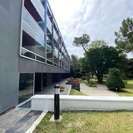 公寓 Calme Et Verdoyant: 2 Pieces, Terrasse, Parking, Proche Et Commerces - Fr-1-245-74 *