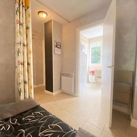 Calme Et Verdoyant: 2 Pieces, Terrasse, Parking, Proche Et Commerces - Fr-1-245-74