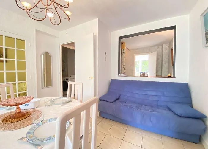 Calme Et Verdoyant: 2 Pieces, Terrasse, Parking, Proche Et Commerces - Fr-1-245-74 公寓