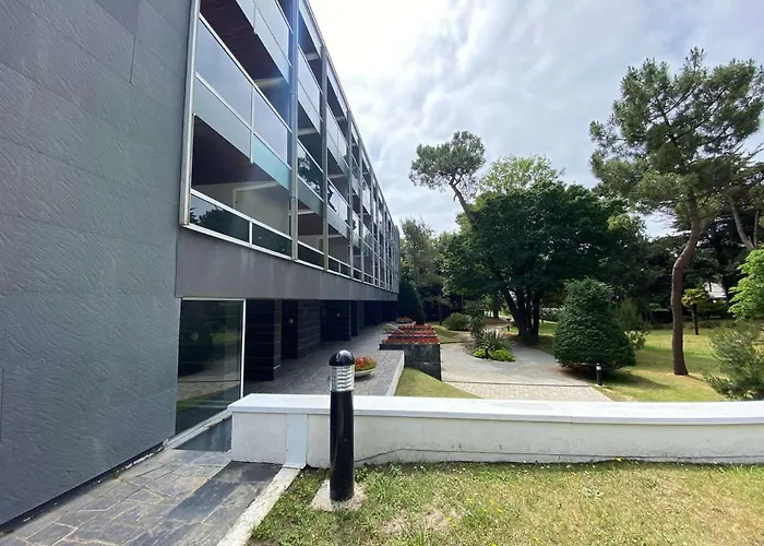 公寓 Calme Et Verdoyant: 2 Pieces, Terrasse, Parking, Proche Et Commerces - Fr-1-245-74 *