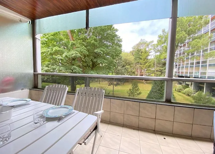 Calme Et Verdoyant: 2 Pieces, Terrasse, Parking, Proche Et Commerces - Fr-1-245-74 *